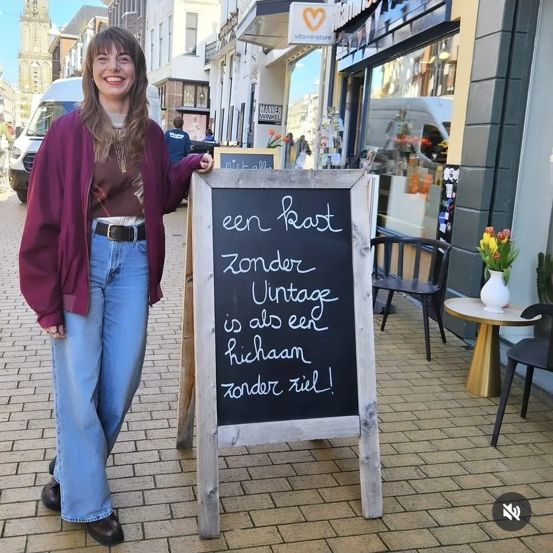 Esther, eigenaar van Felicità, in haar winkel aan de Zwanestraat in Groningen.